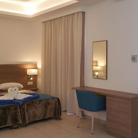 Marica'S Boutique Hotel Kissonerga Esterno foto